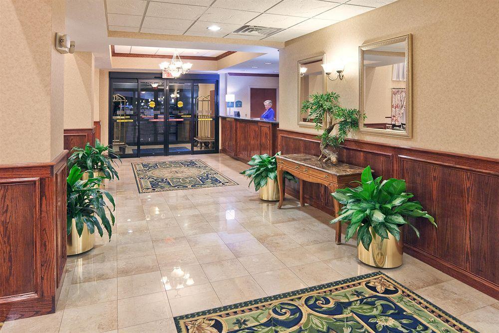Holiday Inn Express & Suites Midwest City By Ihg Интерьер фото